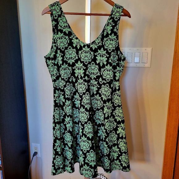 Black & Green Damask Fit & Flare Dress - Picture 3 of 7